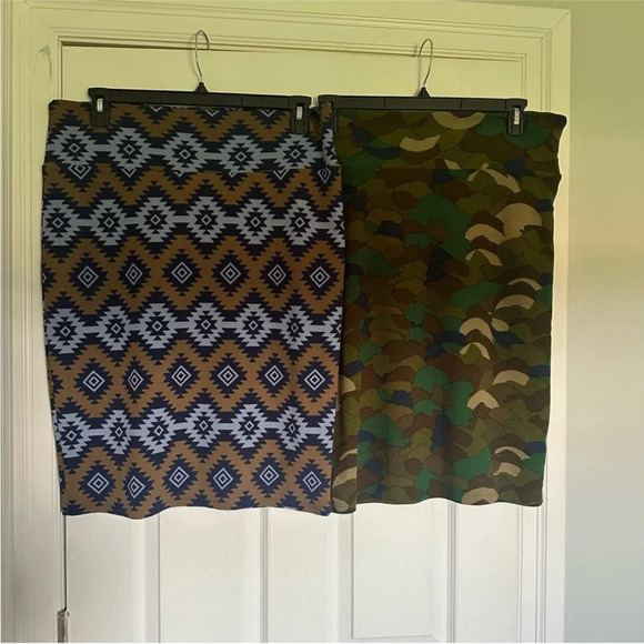 Size XL Lot of 2 Lularoe Cassie Skirts - Camo and  Geometric - Picture 1 of 4